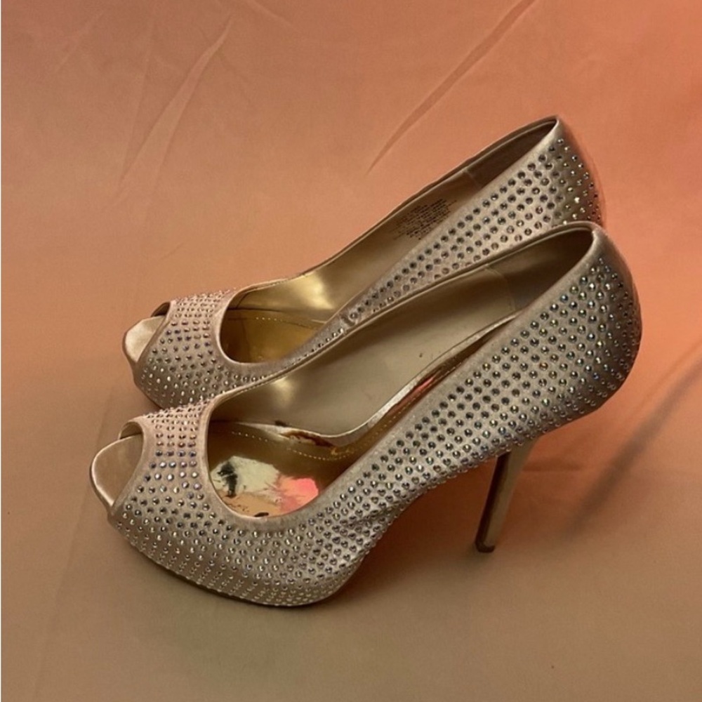Jennifer Lopez Sparkling Silver Peep-Toe Heels
